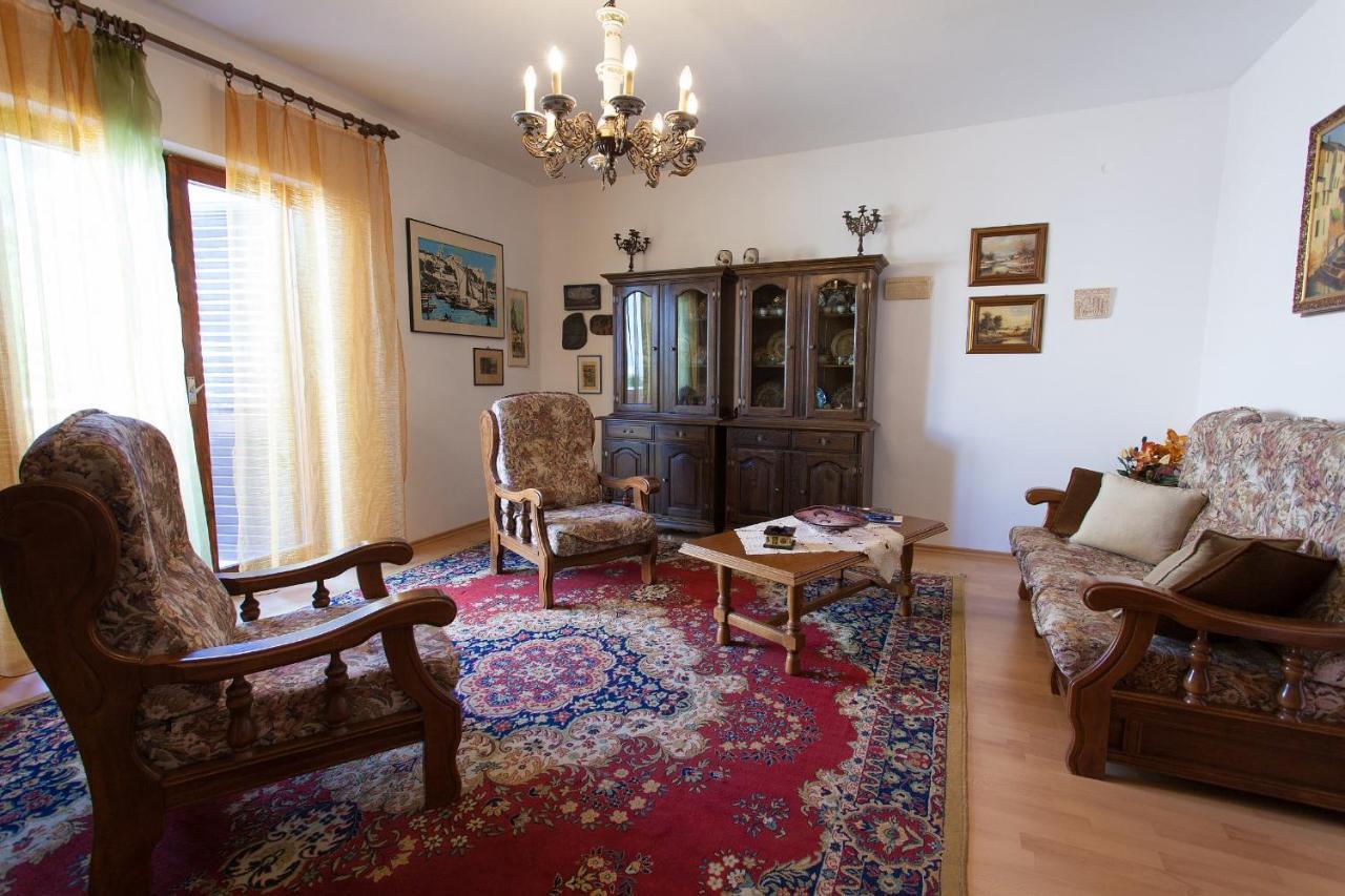 Apartment Du Malinska Buitenkant foto